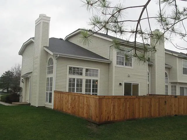 838 Newbury Ct — Photo 6