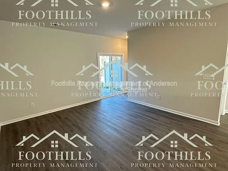 226 Islay Way — Photo 2