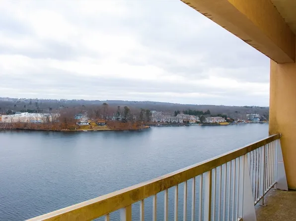 65 Lake Ave APT 816, Worcester, MA 01604