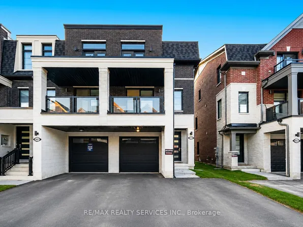 5925 Saigon St, Mississauga, ON L5V 2V9