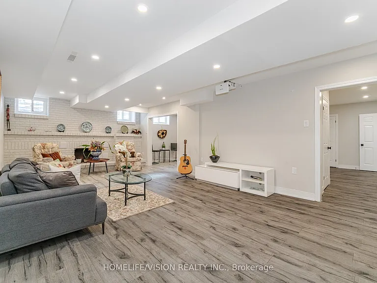 1298 Bunsden Ave — Photo 32