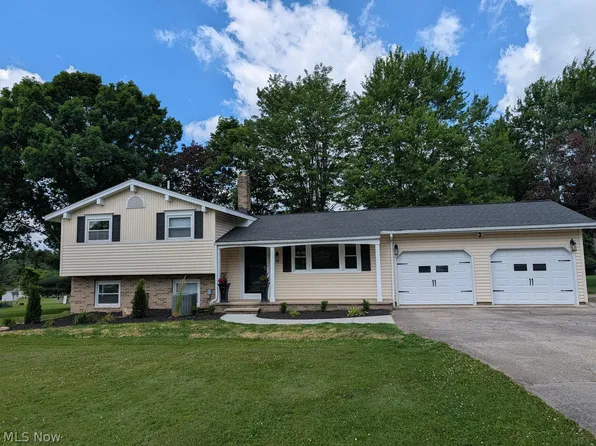 17836 Kingswood Dr, Chagrin Falls, OH 44023