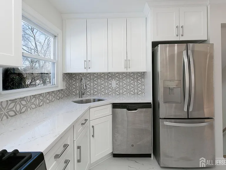 40 Essex Ave — Photo 12