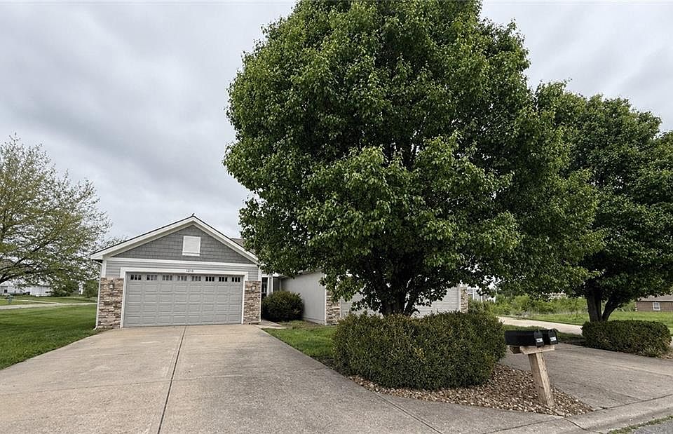 2nd image of 1206-1210 N Willowbrook Dr