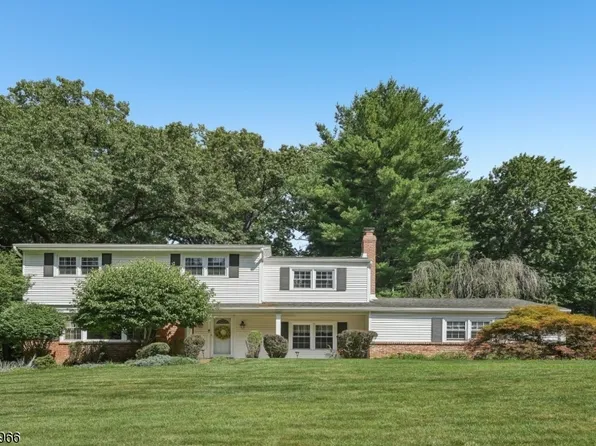 36 Stonefence Rd, Oakland Boro, NJ 07436