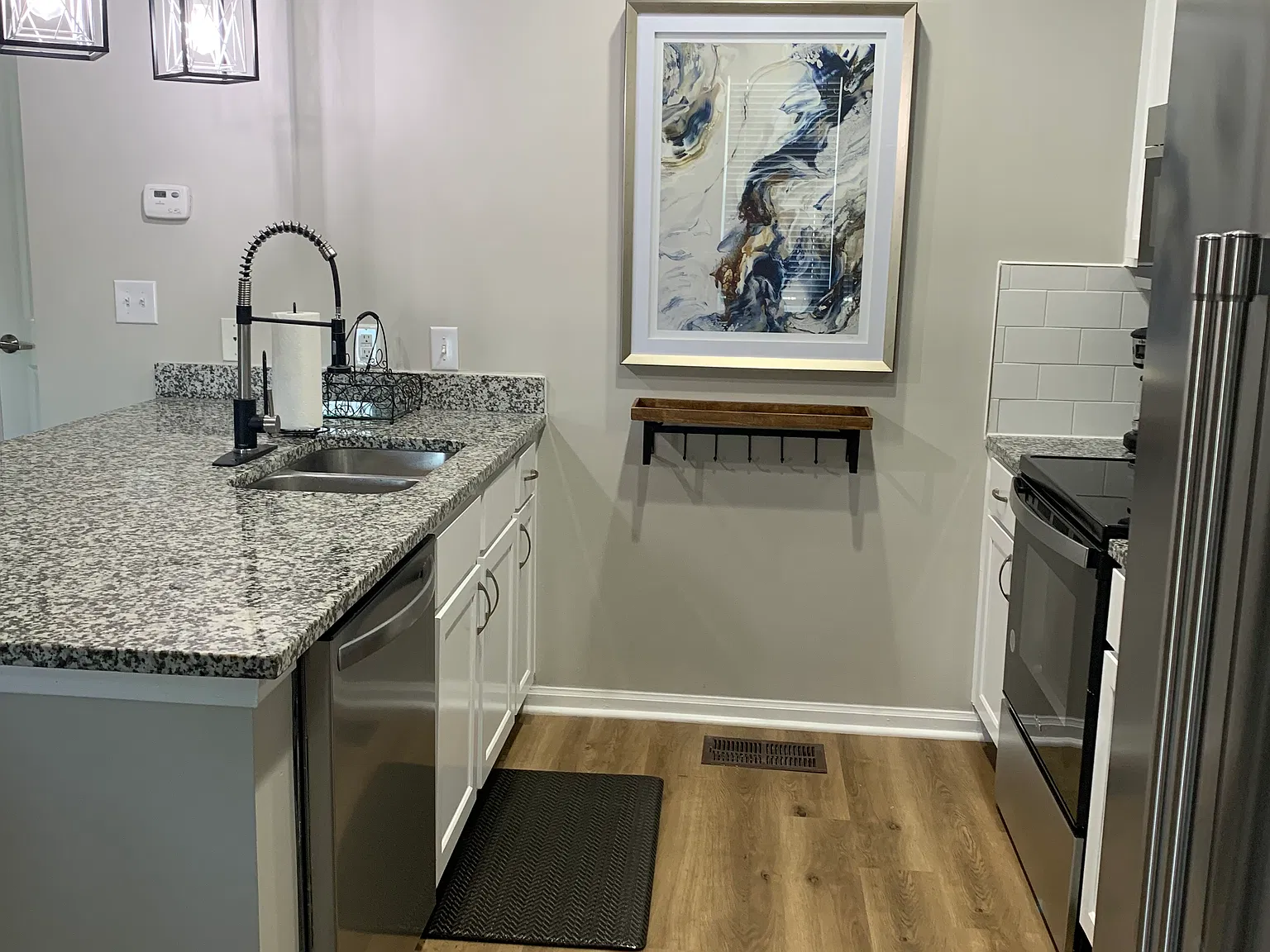 4 bed, 1920 sqft, $4,600 — Photo 1