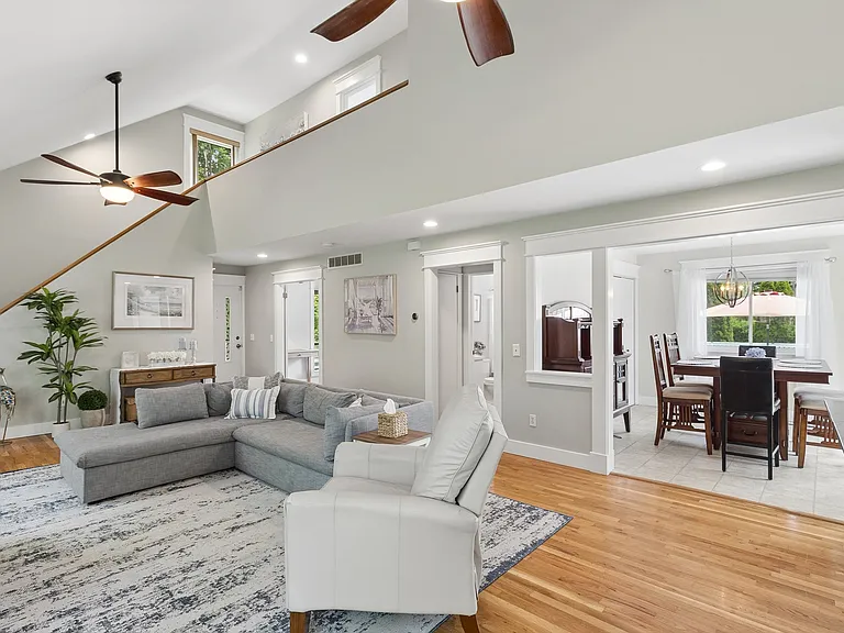 7 Eileen Cir — Photo 5