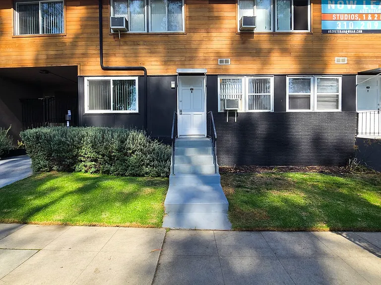 652 Veteran Ave — Photo 42