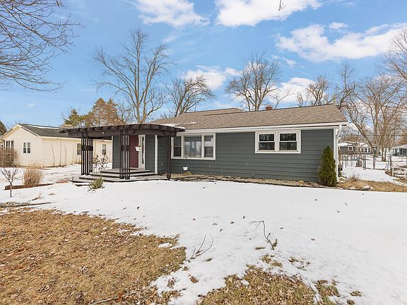 3rd image of 2673 Airport Rd