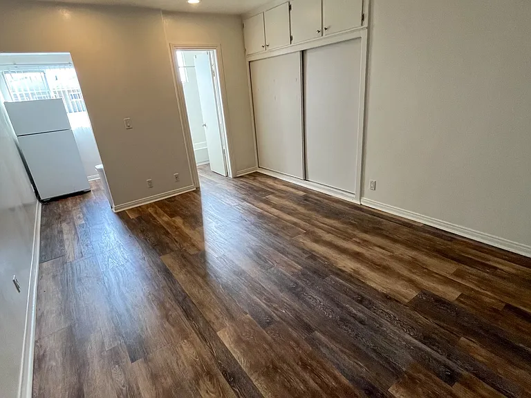 1144 N Hollywood Way — Photo 16