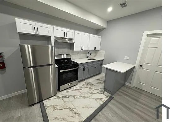 354 S 10th St #2L — Photo 1