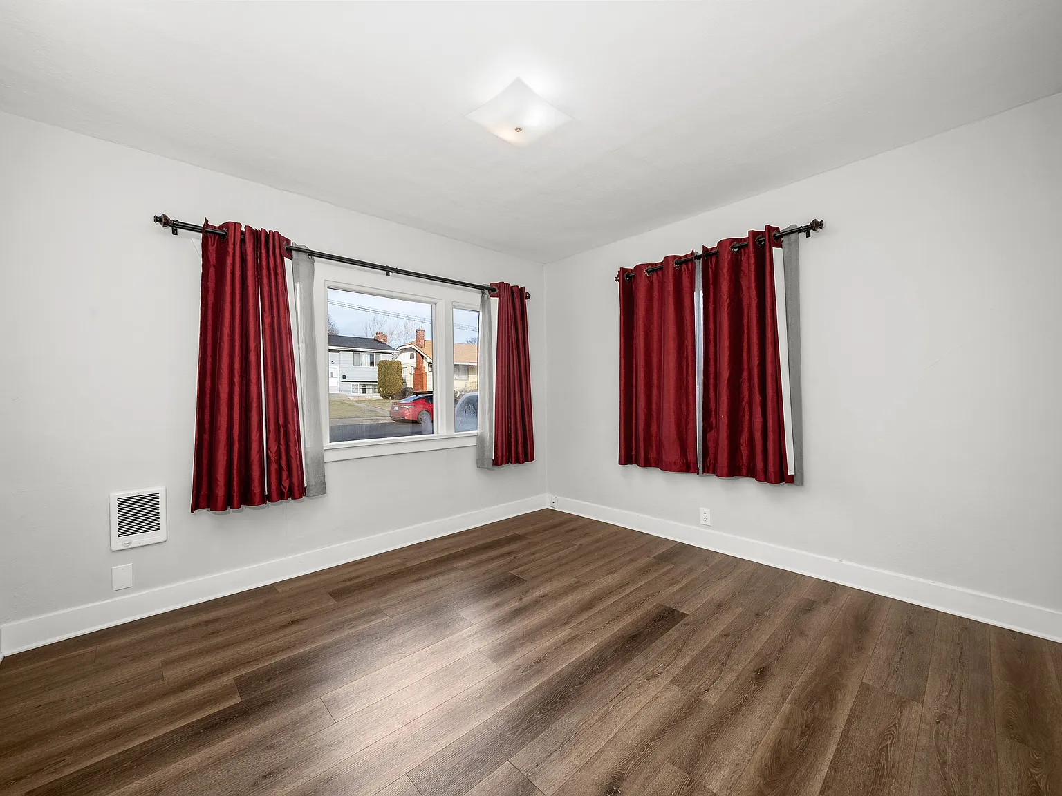 2 bed, 744 sqft, $1,600 — Photo 3