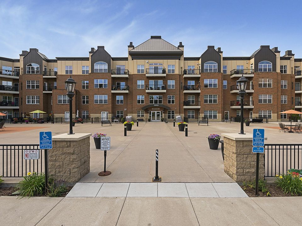 1st image of 1800 Graham Ave Unit 207