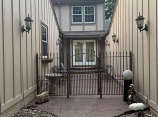 12809 Cambridge Rd, Leawood, KS 66209
