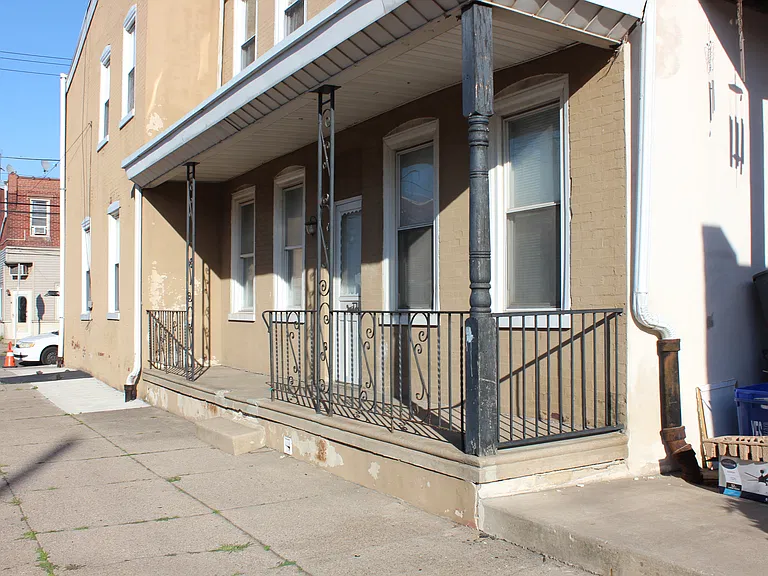 2400 Duncan St #1 — Photo 2