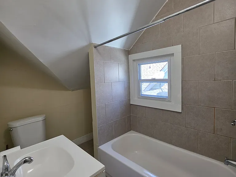 116 Sheffield Ave #C — Photo 7