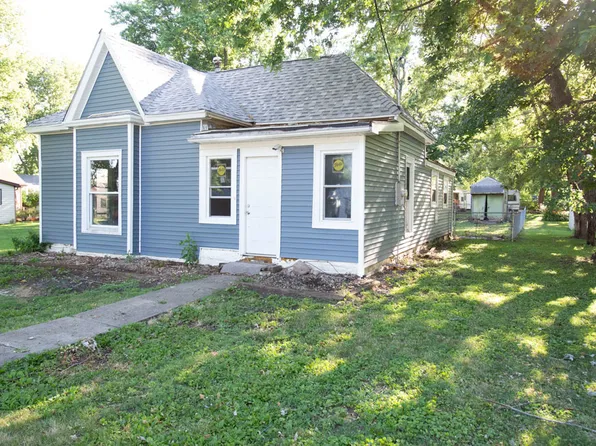 406 S Grove St, Colfax, IL 61728