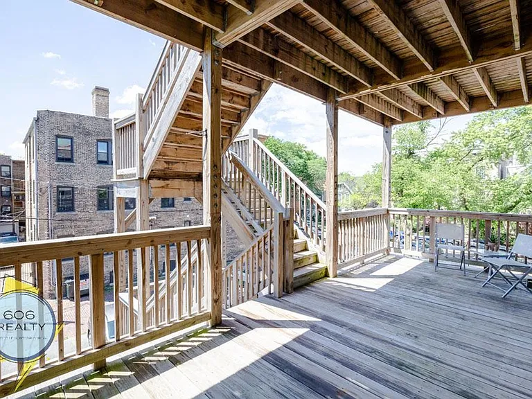 Lincoln Park Renovated Apartments! — Photo 16