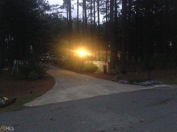 3rd image of 9 Louise Ln