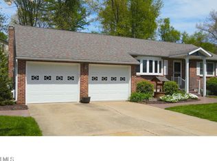 19 Saint Andrews Dr, Clifton Park, NY 12065