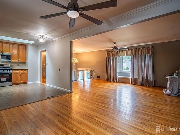 3rd image of 29 Tompkins Rd