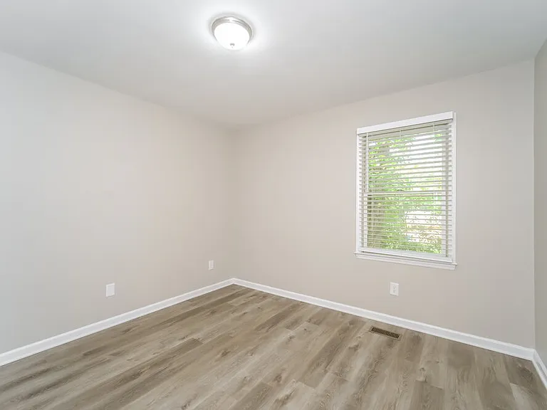 6262 Morehead Rd — Photo 13
