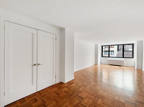 315 West 57th Street image 6 of 26