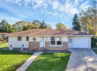 215 Minor Ct, Green Bay, WI 54303