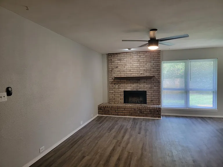 2817 Franklin Dr — Photo 3