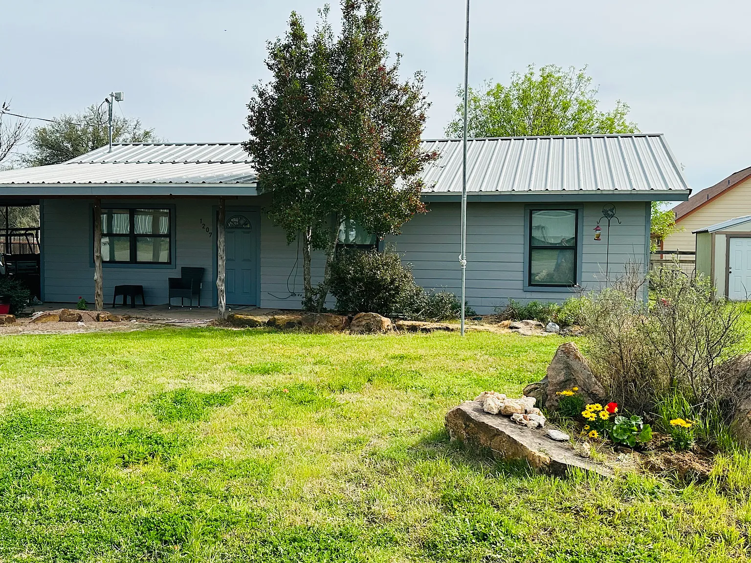 3 bed, 1092 sqft, $1,400 — Photo 1