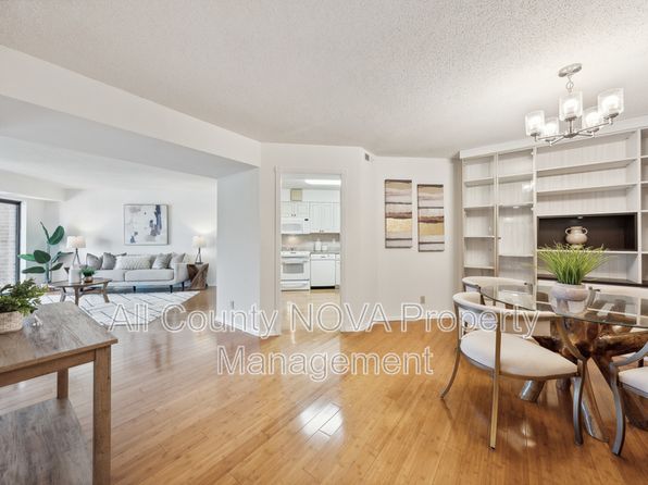 1600 N Oak St APT 525