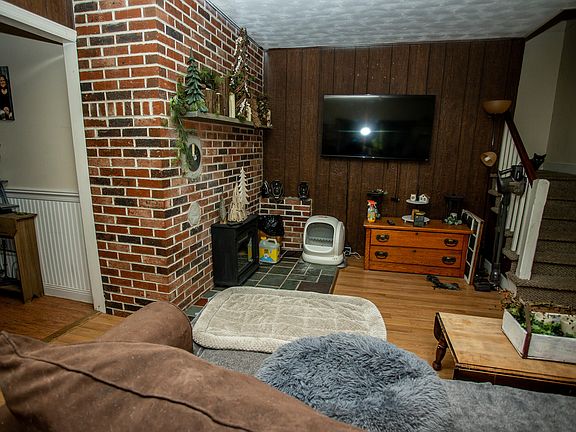 3rd image of 136 Franklin Street