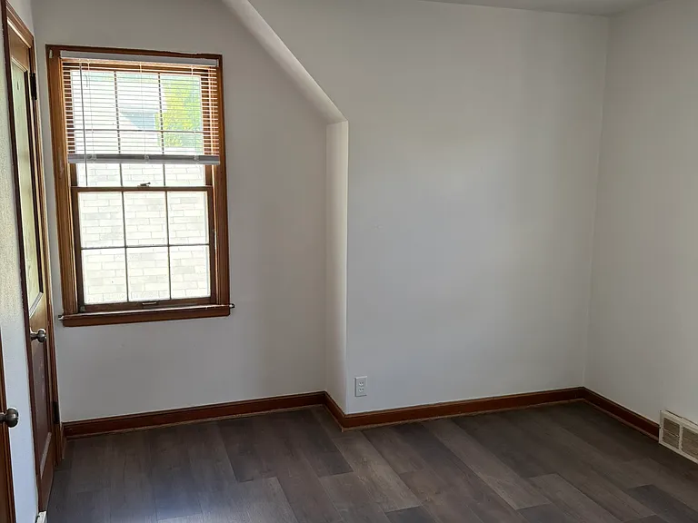 994 Oakdale Ave — Photo 8
