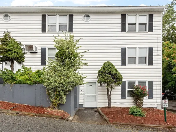 21 Crescent St #D, Lawrence, MA 01841