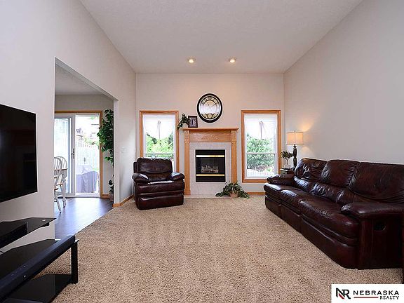 4th image of 7658 S 158th St
