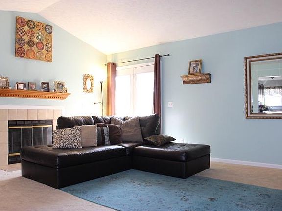 2nd image of 161 Cross Creek Ln