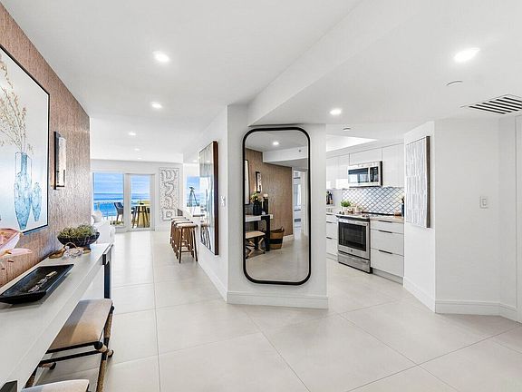 4th image of 4001 N Ocean Boulevard #907