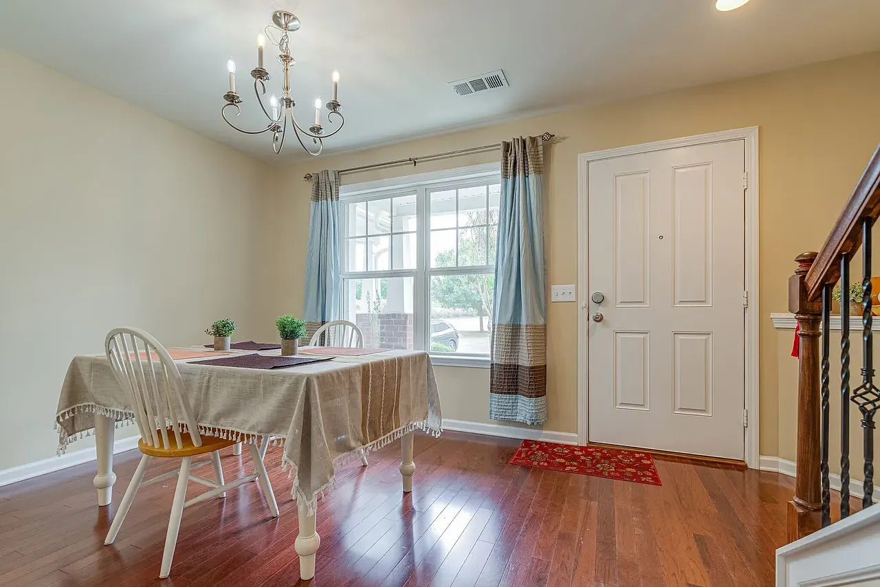 2 bed, 1216 sqft, $2,550 — Photo 3