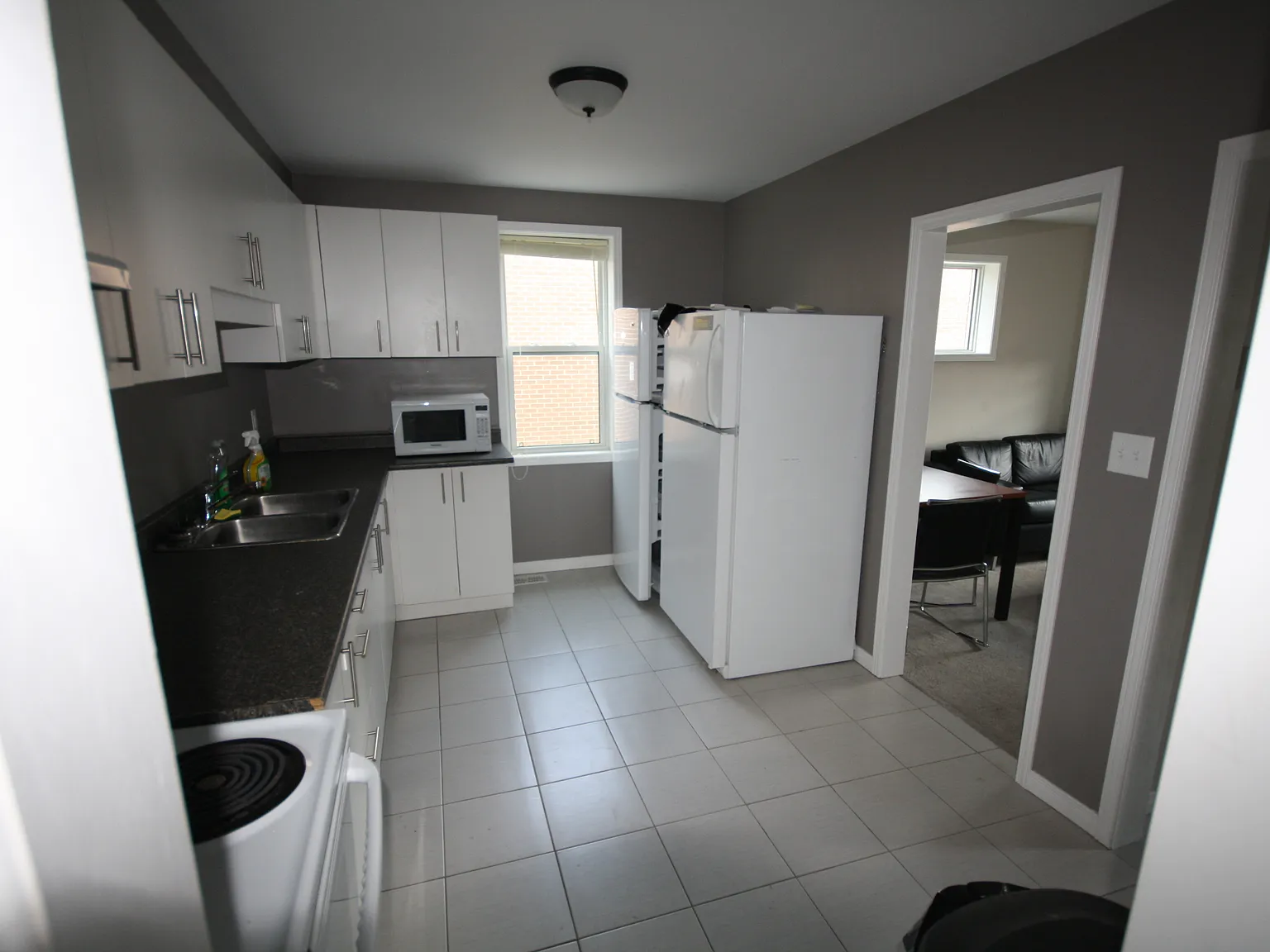 1098 Main Street West Hamilton — Photo 3