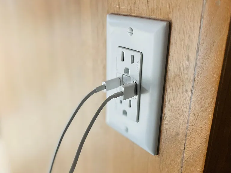 USB and USB-C Outlets