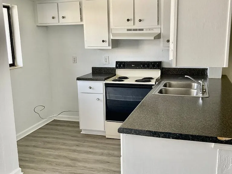 704 Windsong Cir — Photo 3