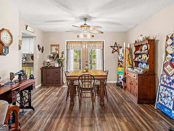 5th image of 315 Jeanies Rd