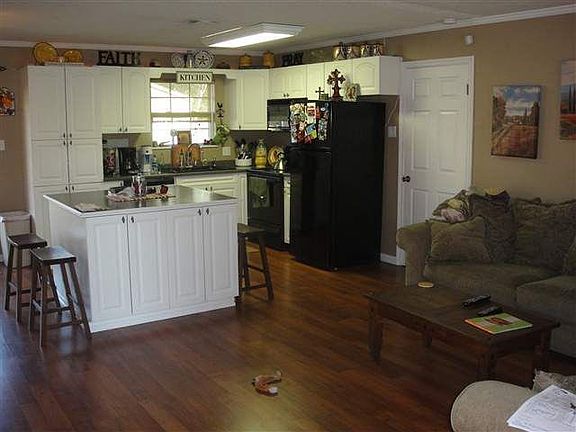5th image of 4015 Honeysuckle Ln