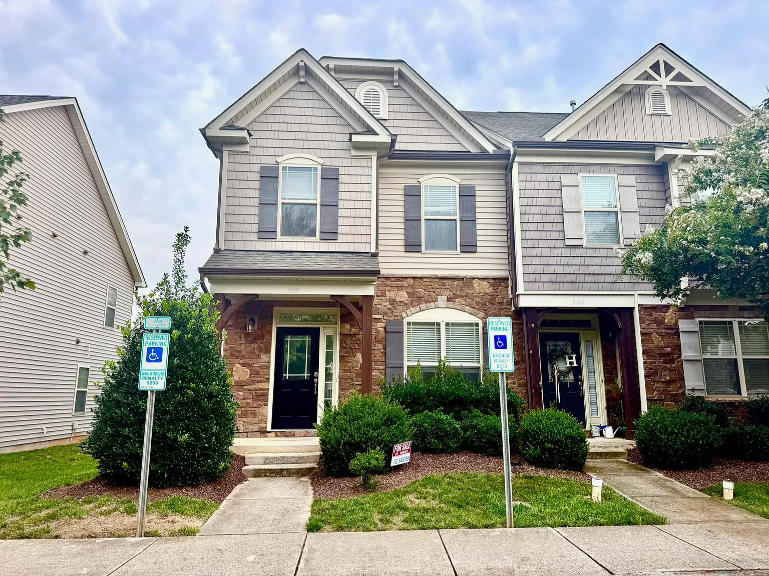 3 bed, 2.5 bath, 1460 sqft, $1,900 — Photo 1