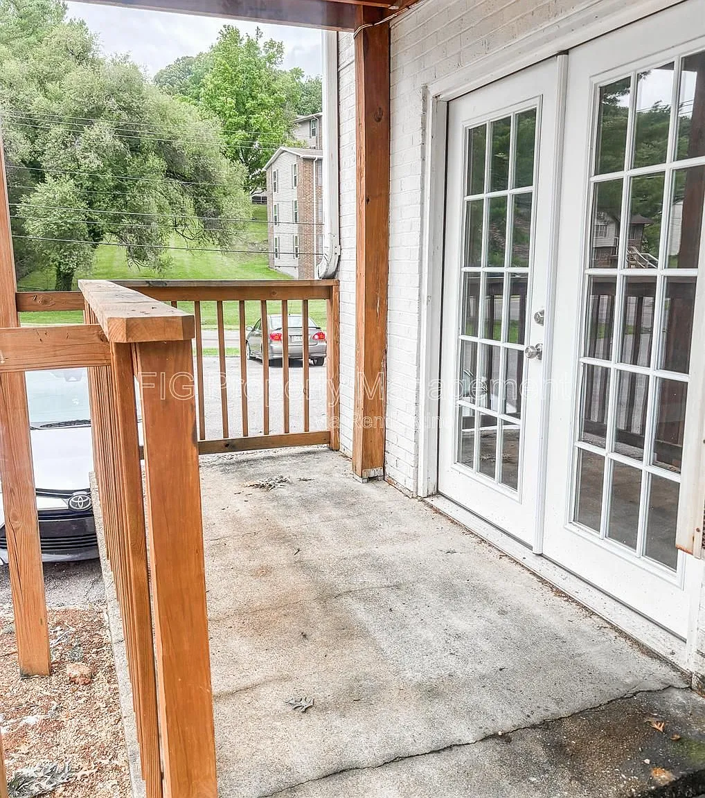 2 bed, 1.0 bath, $925 — Photo 1