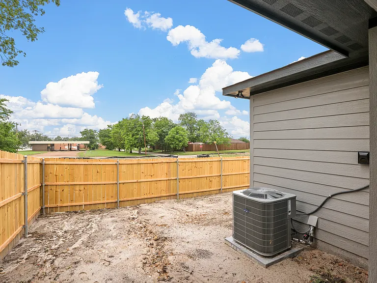 2704 Jones St #A — Photo 5