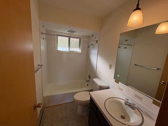 4th image of 600 Marshall Ave #2