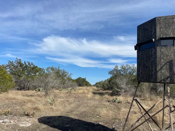 2135 Pr 3214, Dhanis, TX 78850