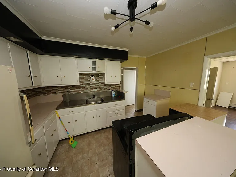 306 S Hyde Park Ave — Photo 9