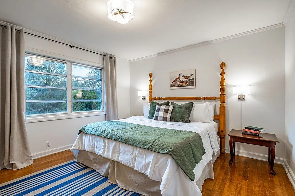 5 bed, 2500 sqft, $950 — Photo 1